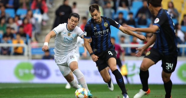 Đội bóng cũ Công Phượng khởi đầu nhạt nhòa ngày ra quân