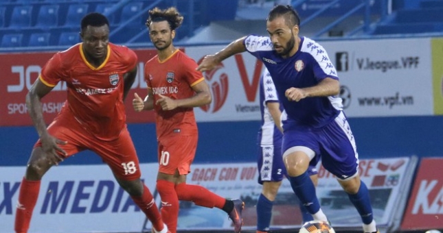 Ngoại binh Brazil xin rời TP HCM vì sợ sân xấu và đối thủ đá thô bạo