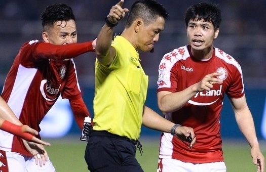 Luật FIFA 'nói' gì về trường hợp trọng tài từ chối penalty của TP HCM?