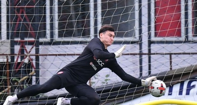 Văn Lâm tập luyện cật lực giữa loạt tin đồn bủa vây