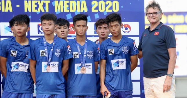 NÓNG: HLV Troussier triệu tập 12 cầu thủ khóa 4 HAGL lên U17 Việt Nam