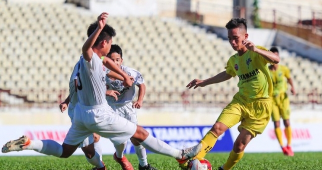 Lứa trẻ nhà bầu Đức lại thảm bại trước hậu bối Văn Quyến ở U13 VCK QG