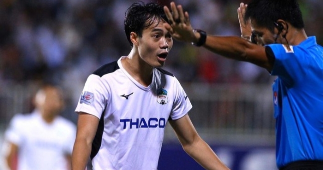 HLV HAGL: 'Cầu thủ của tôi bị ức chế bởi trọng tài'