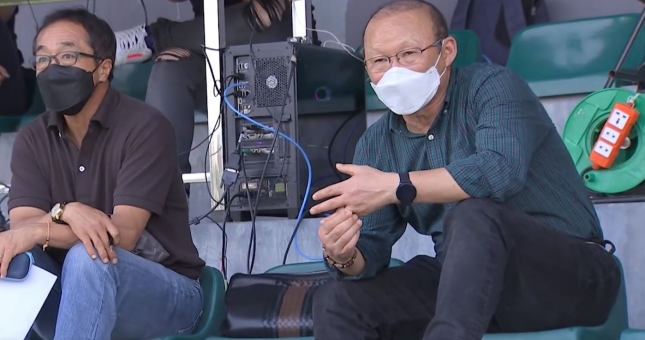 VIDEO: HLV Park xem giò dàn sao trẻ của Viettel và Hà Nội