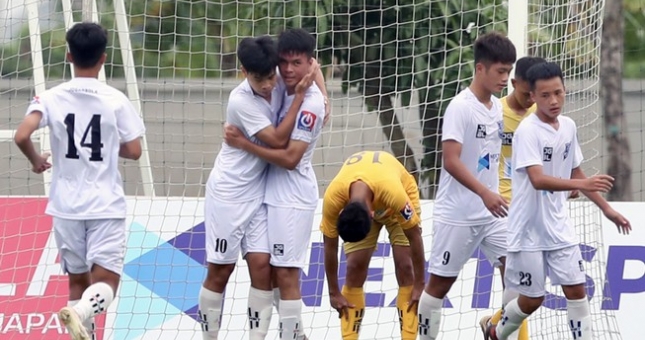 Thắng đậm Long An, U17 Bình Dương tranh chấp vé đi tiếp với Hà Nội