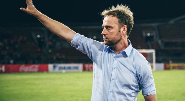 TP HCM sẽ chơi thứ bóng đá 'hủy diệt' dưới thời HLV Polking?