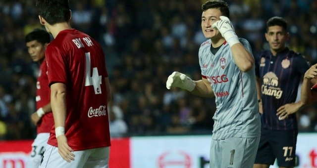 Highlights Muangthong 3-3 Prachuap: Ngày thảm họa với Văn Lâm