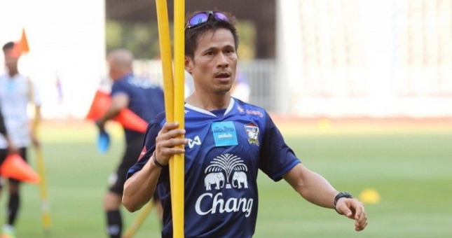 Kiatisak mang cựu chuyên gia nổi tiếng của ĐT Thái Lan sang Việt Nam