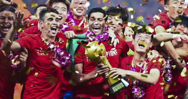 Trung Quốc dùng biện pháp mạnh khiến một loạt sao khủng 'tháo chạy'