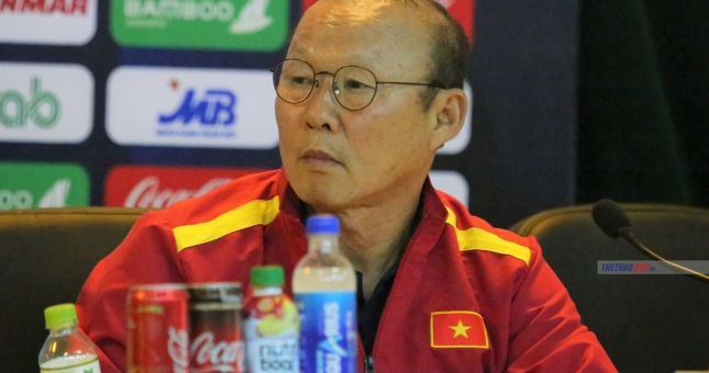 HLV Park: 'Tôi tìm đỏ mắt nhưng không ra được tiền đạo mới nào'