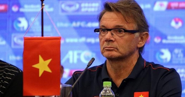 HLV Troussier đổ bể tham vọng dự World Cup cùng bóng đá Việt Nam