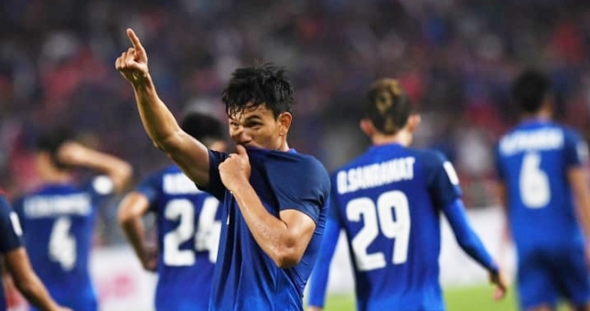 Siêu cò quốc tế: '3 tuyển thủ Thái Lan muốn sang Việt Nam thi đấu'