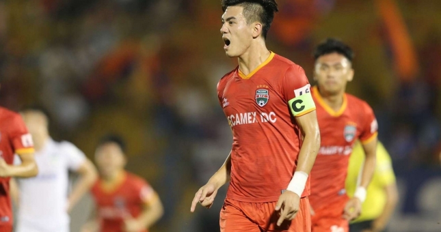 Tiến Linh mất băng đội trưởng vào tay tân binh