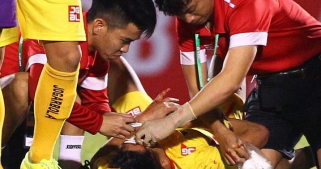 Cựu tuyển thủ U23 Việt Nam phải nhập viện khâu 15 mũi