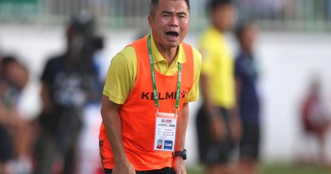 HLV Hà Tĩnh: 'Tôi thấy trọng tài bắt không bình thường'