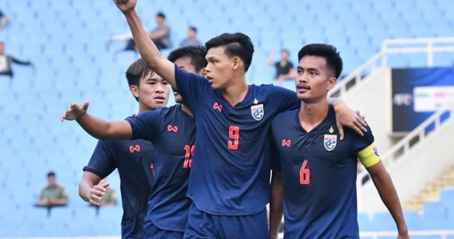 Đội bóng Việt Nam bất ngờ để CLB Thái Lan vượt mặt