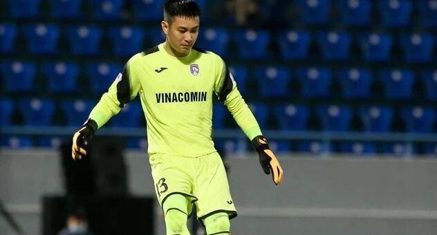 VIDEO: Sự khởi đầu ấn tượng của thủ môn TQN trước đội bóng của Lee Nguyễn