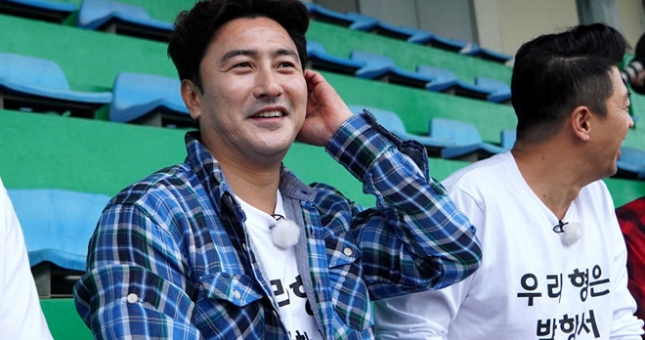 Danh thủ Hàn Quốc tới Việt Nam giúp đỡ cầu thủ “phủi”