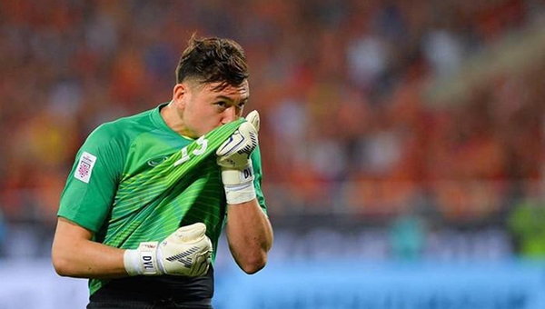 Văn Lâm tri ân thầy cũ khi được vinh danh tại AFF Awards 2019