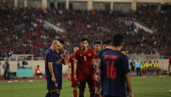 VIDEO: Việt Nam hòa Thái Lan trong trận cầu gây tranh cãi