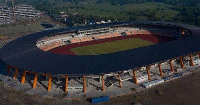 VIDEO: Sân bóng thi đấu của U22 Việt Nam ngổn ngang trước ngày thi đấu