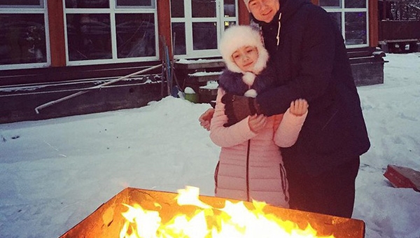 VIDEO: Văn Lâm trổ tài năng hài hước cùng em gái