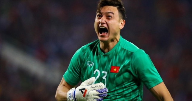 VIDEO: Những pha cản phá phạt đền đẳng cấp của Văn Lâm