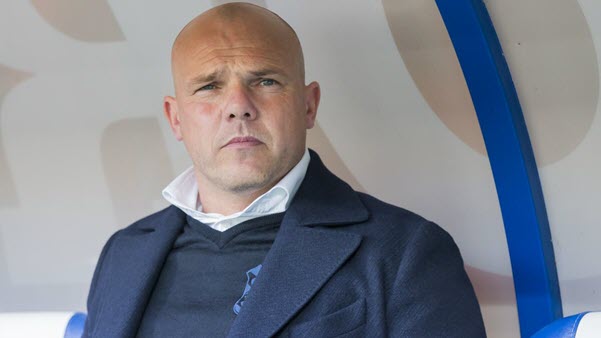 HLV Heerenveen nhận bão chỉ trích vì sự bảo thủ