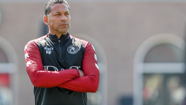 Heerenveen bị đội mới lên hạng giễu cợt