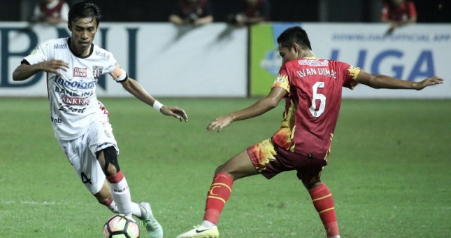 Hài hước: Màn trình diễn đặc biệt trong ở giải VĐQG Indonesia