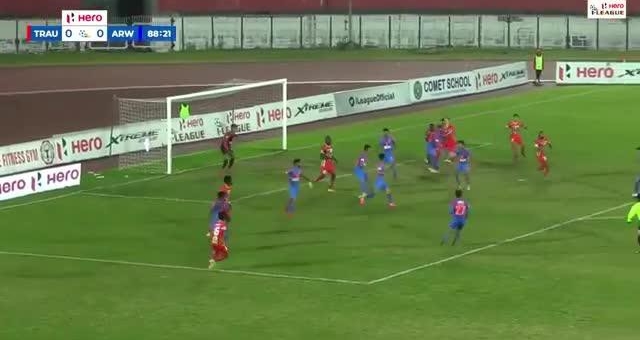 VIDEO: Hậu vệ ghi bàn phút 89 quay lưng lại cầu môn