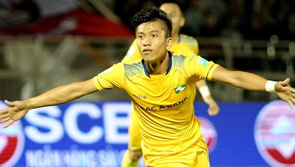 Phan Văn Đức nhận mưa lời khen của các HLV