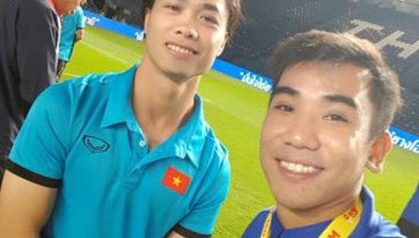 VIDEO: Bác sĩ ĐTVN điển trai tâng giấy không thua kém Công Phượng