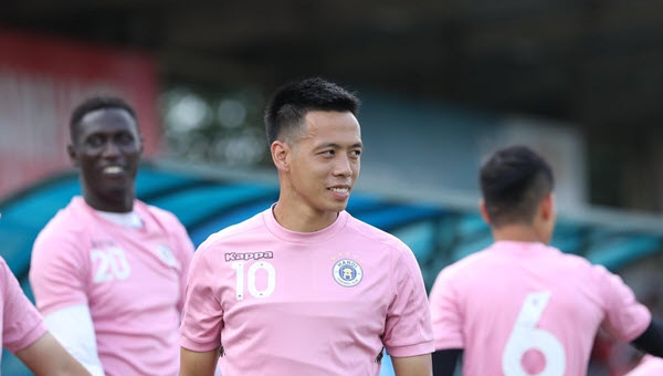 Quang Hải thẫn thờ, Văn Quyết ghi bàn giúp Hà Nội thắng trận cầu 1 hiệp