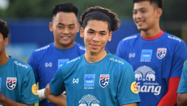 Sao trẻ Thái Lan chơi bóng tại Anh được hứa hẹn lương khủng hơn Công Phượng