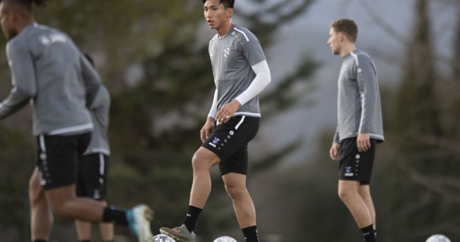 VIDEO: Văn Hậu tươi tắn trong buổi tập của Heerenveen