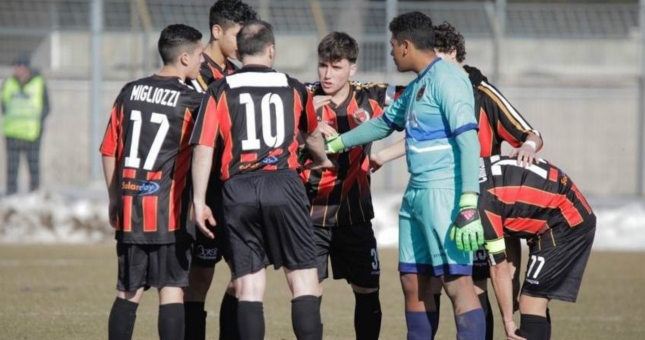 Trận đấu có 1 không 2 tại Italia, dùng 7 cầu thủ đấu 11