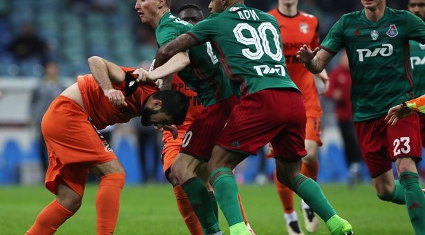 VIDEO: Hậu vệ Argentina đấm liên tiếp 3 cầu thủ đối phương