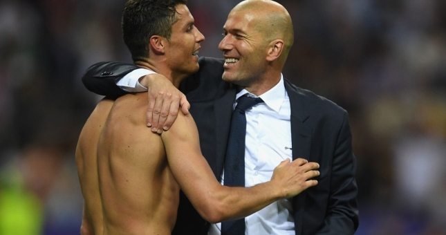 Zidane lên tiếng về cú hat-trick 'thần thánh' của Ronaldo