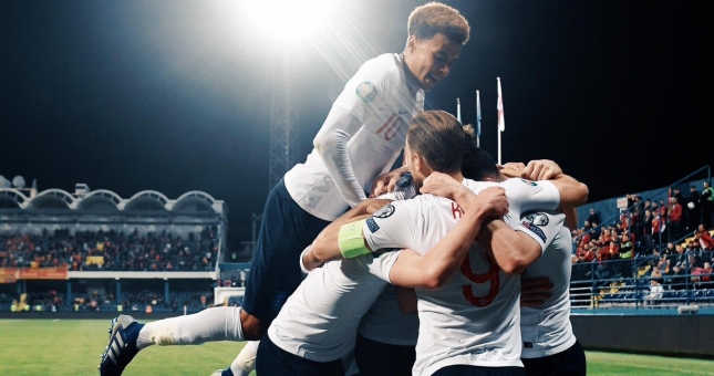 Hudson-Odoi tỏa sáng, Anh dễ dàng nghiền nát Montenegro