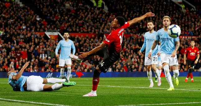 Roy Keane: 'Có quá nhiều kẻ vô dụng tại Man Utd'