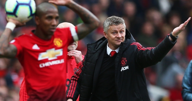 Gary Neville: 'Nhìn MU không hề giống một đội bóng'