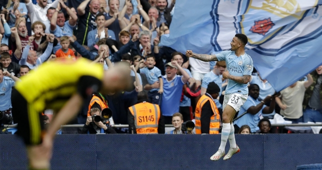 Vùi dập Watford, Man City hoàn tất cú ăn ba lịch sử
