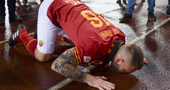 De Rossi chia tay AS Roma: Nước mắt, tình yêu và lòng tự hào
