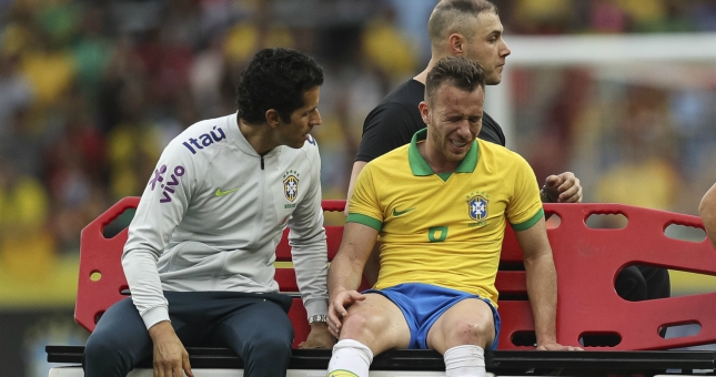 Brazil gặp hạn: Sau Neymar, đến lượt sao Barca dính chấn thương