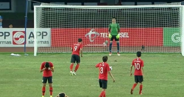 CHOÁNG! Hai CLB Hàn Quốc thực hiện 62 quả penalty một trận