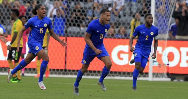 Siêu phẩm phút bù giờ đưa Curacao lọt vào Tứ kết Gold Cup