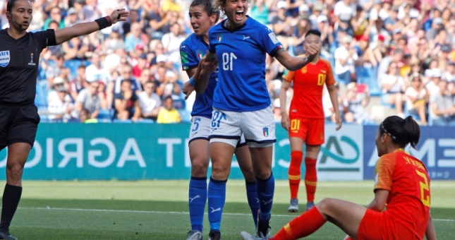 Hạ gục Trung Quốc, Italia lọt vào Tứ kết World Cup