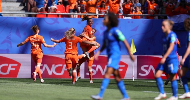 Hà Lan đả bại Italia để giành vé vào bán kết World Cup