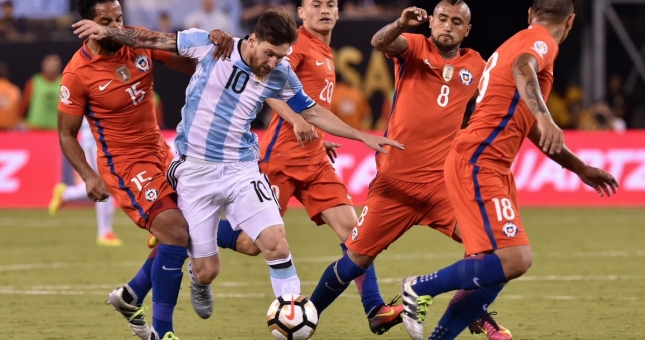 Argentina vs Chile: Cuộc chơi của những người khốn khổ